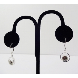 Clear Zirconia in middle of Circle